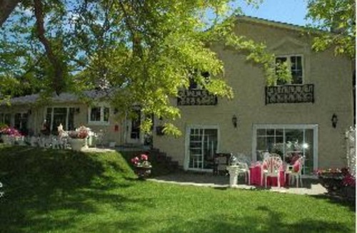 Clarkson-Lorne Park Resort | Private room ∙ 2 guests