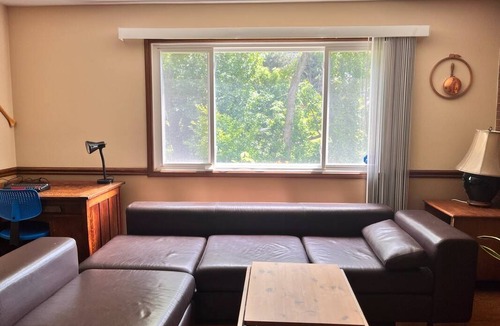 St. Catharines Resort | Private room ∙ 2 guests