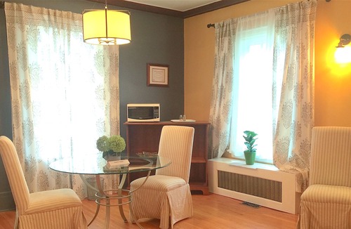 Midland House | PRIVATE ROOM IN HISTORIC HOUSE