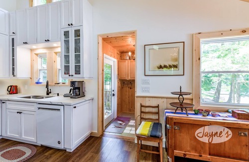 Minett Cottage | Private Rosseau Beachfront Cottage! Sunrises & Sunsets! Sleeps 15! MUST SEE!