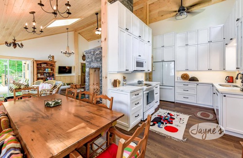 Minett Cottage | Private Rosseau Beachfront Cottage! Sunrises & Sunsets! Sleeps 15! MUST SEE!