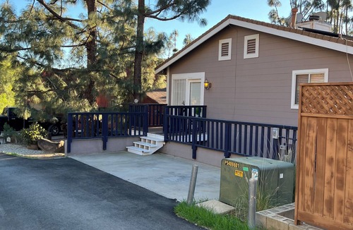 Chatsworth House | Private Studio: Front Door Parking; Rustic Hill neighborhood, close to Freeway.