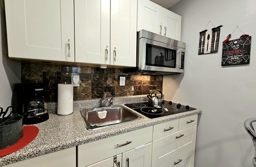 Davenport Apartment | Private studio newly renovated in Toronto