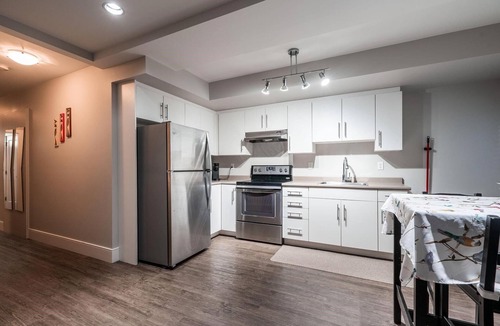 North Vancouver House | PRIVATE Suite