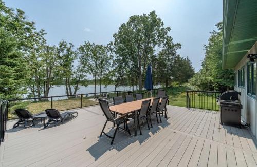 Rideau Lakes House | Private waterfront nature escape