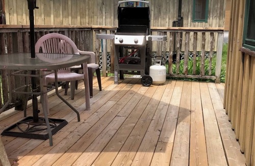 Youngs Point Cottage | Puppy Love Cottage Retreat at the Lake Edge Cottages!