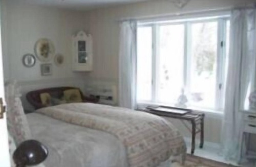 Selwyn Cottage | Quaint Chemong Lake Cottage Rental - Selwyn