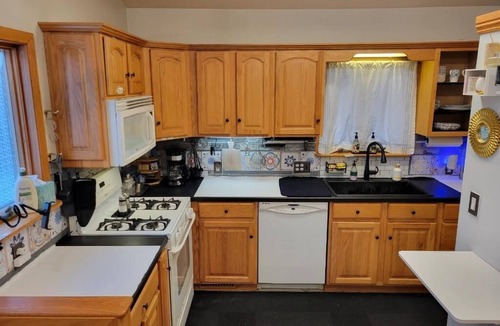 St. Louis Park House | Quaint Cottage, a Wanderstay of Tranquility hidden in the heart of Minneapolis