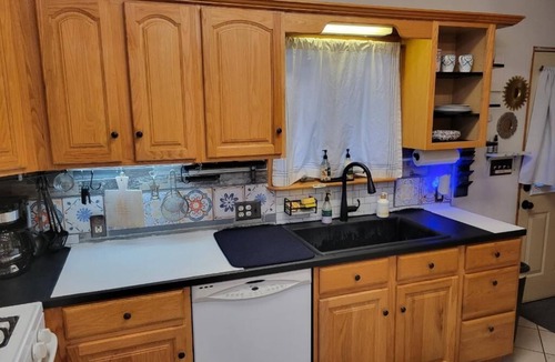 St. Louis Park House | Quaint Cottage, a Wanderstay of Tranquility hidden in the heart of Minneapolis
