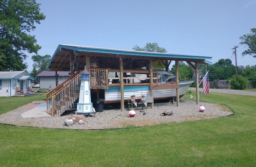 Federal Dam Cabin | Quaint cozy little cabin geared for folks coming to Leech Lake to fish or relax.