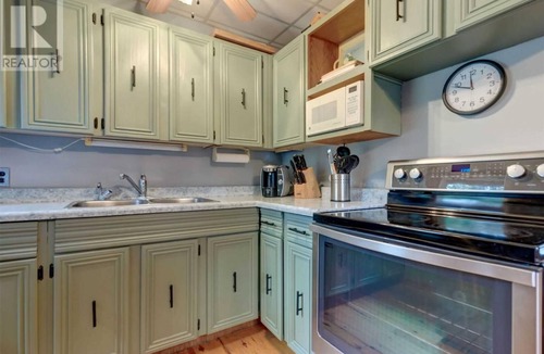 Baddow Cottage | Quaint Kawartha Cottage