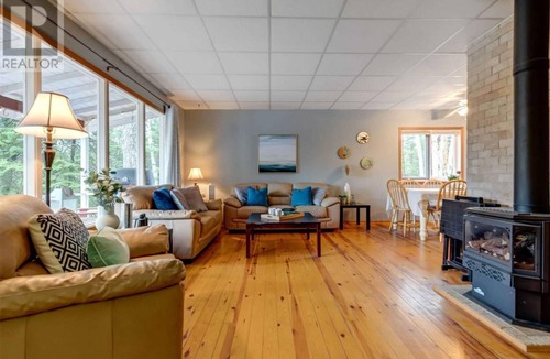 Baddow Cottage | Quaint Kawartha Cottage