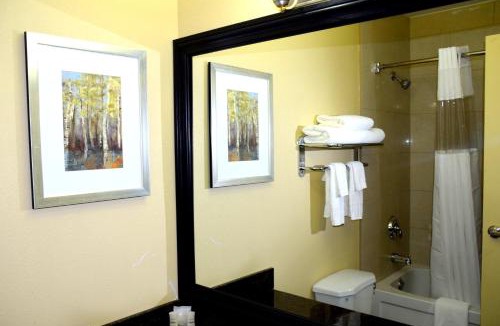Bracebridge Hotel | Quality Inn