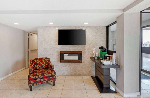 Peterborough Hotel | Quality Inn Peterborough