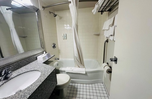 Point Edward Hotel | Quality Inn Sarnia