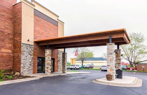 Arden Hills Hotel | Quality Inn & Suites Arden Hills - Saint Paul North