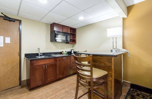Arden Hills Hotel | Quality Inn & Suites Arden Hills - Saint Paul North