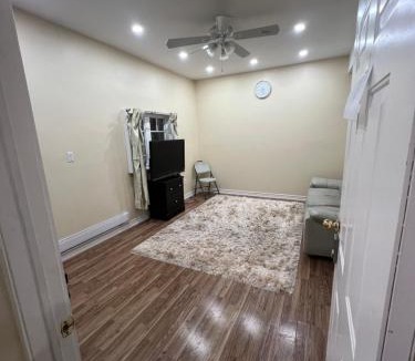 York Regional Municipality Apartment | Queen Bed Apartment with Seamless Living & Kitchen