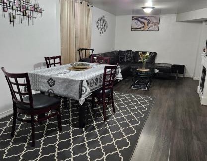 Rexdale Bed & Breakfast | Queen bedroom