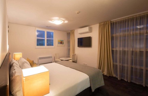 Frankton Apartment | Queenstown Studio | Lake Access, WiFi & Parking - No View