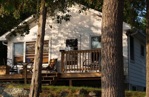 Crowes Landing Cottage | Quiet 3 Bedroom Cottage On Stoney Lake, Ontario