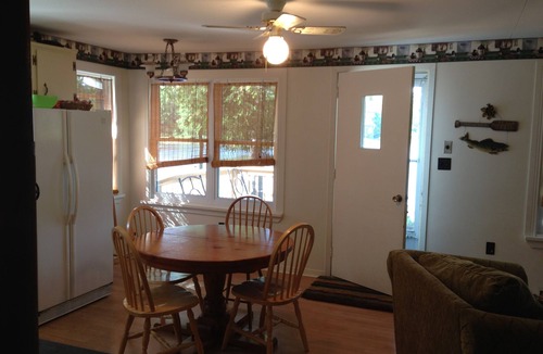 Crowes Landing Cottage | Quiet 3 Bedroom Cottage On Stoney Lake, Ontario