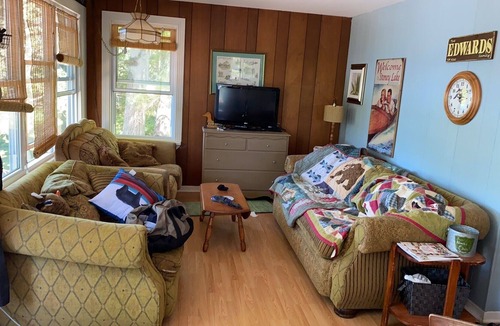 Crowes Landing Cottage | Quiet 3 Bedroom Cottage On Stoney Lake, Ontario