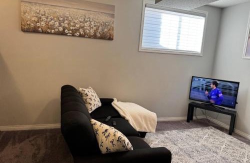 Calgary House | Quiet Comfortable 1-Bedroom