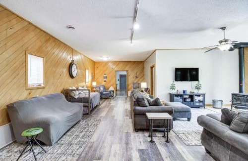 Grand Rapids House | Quiet Lakefront Grand Rapids Cabin on 5 Acres