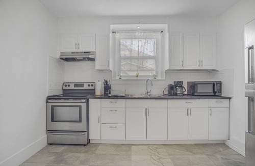 Thorold House | Quiet Oasis near Niagara Falls, Ontario, Canada