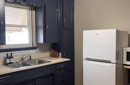 Fairmont Apartment | Quiet Two Bedroom Apartment. Discount for traveling workers.