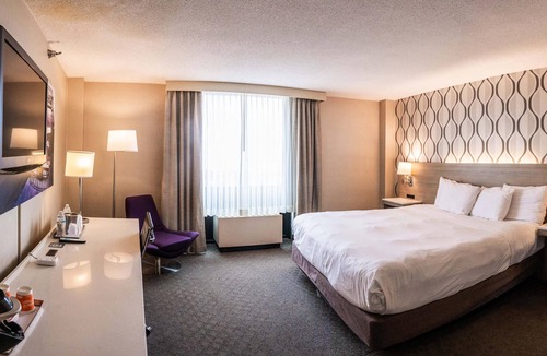Downtown - Waterfront Hotel | Radisson Hotel Duluth - Harborview