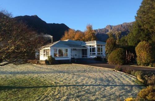 Fox Glacier Hotel | Rainforest Motel