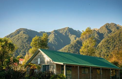 Fox Glacier Hotel | Rainforest Motel