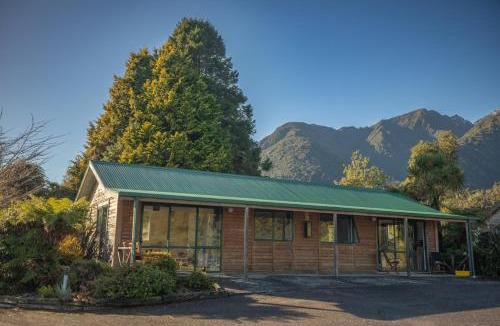 Fox Glacier Hotel | Rainforest Motel
