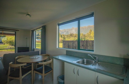 Fox Glacier Hotel | Rainforest Motel