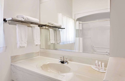 Gananoque Hotel | Ramada by Wyndham 1000 Islands/Gananoque