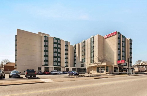 Niagara Falls Hotel | Ramada By Wyndham Niagara Falls near the Falls