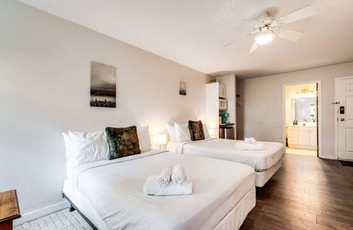 Dwight Cabin | Rare Muskoka Chalet Suite - A2
