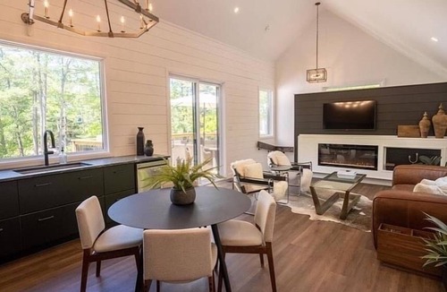 Trent Lakes Cottage | Raven Rock Retreat