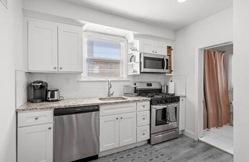Seaside Heights Cottage | Recently Remodeled Ocean-Block Cottage