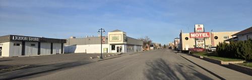Fort Macleod Hotel | Red Coat Inn Motel