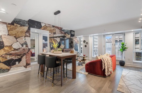 Bay Cloverhill Apartment | Regis Suites - Downtown Toronto