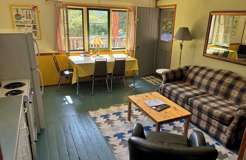 Youngs Point Cottage | Reigning Cats and Dogs Cottage Retreat at the Lake Edge Cottages!