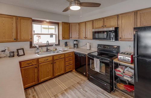 Brainerd House | Relax at The Lazy Loon- Lakeside fire pit/Swimming/Hot tub/Game room