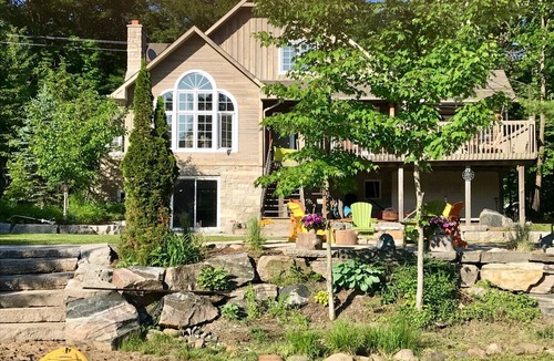 Bala House | Relax, enjoy carefree family time beautiful Lake Muskoka Cottage on Acton Island
