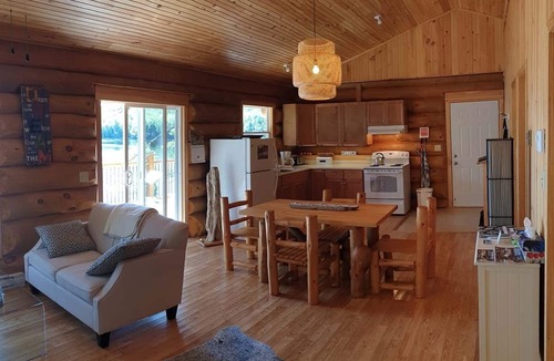 New Elm Cottage | Relax In Canada: A Lakeside Log Cottage Near Kejimkujik National Park