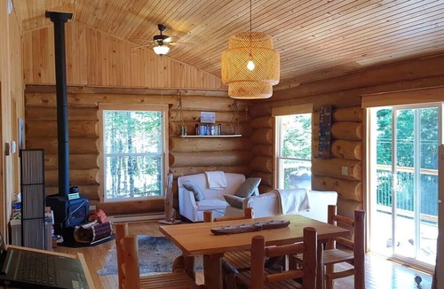 New Elm Cottage | Relax In Canada: A Lakeside Log Cottage Near Kejimkujik National Park