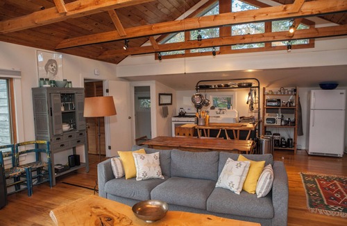 Town of Olive Cottage | Relaxing Catskill Mountain Cottage.