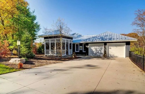 Grand Bend Cottage | Relaxing cottage on Wee Lake in Grand Bend